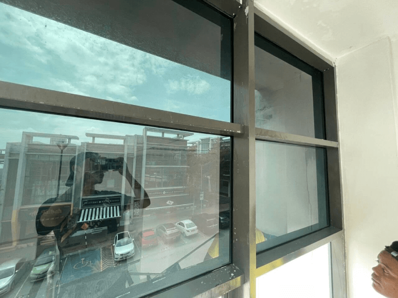 THE BEST QUALITY TINTED GLASS SERI MENANTI