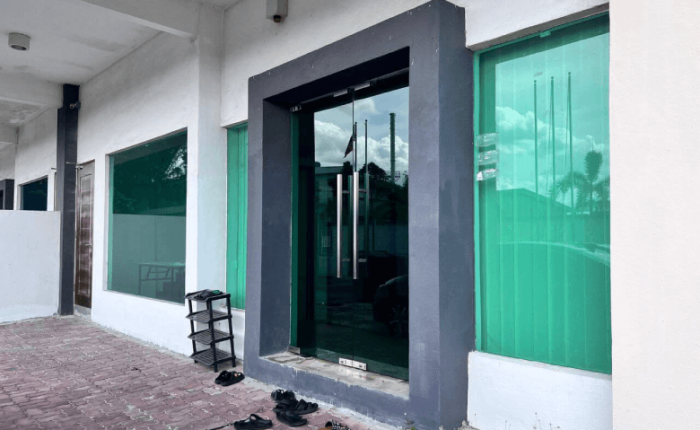 THE BEST QUALITY TINTED OFFICE