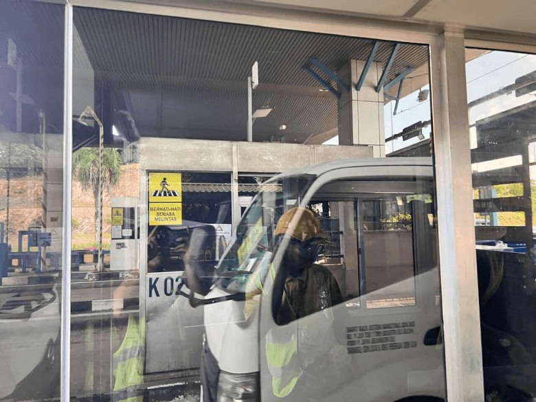 TINTED-BANGUNAN-241 | TINTED HOUSE BUILDING OFFICE SEREMBAN-NILAI THE BEST QUALITY WINDOW TINTING PEDAS