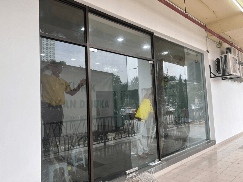 THE BEST QUALITY TINTED BUILDING BANDAR AINSDALE
