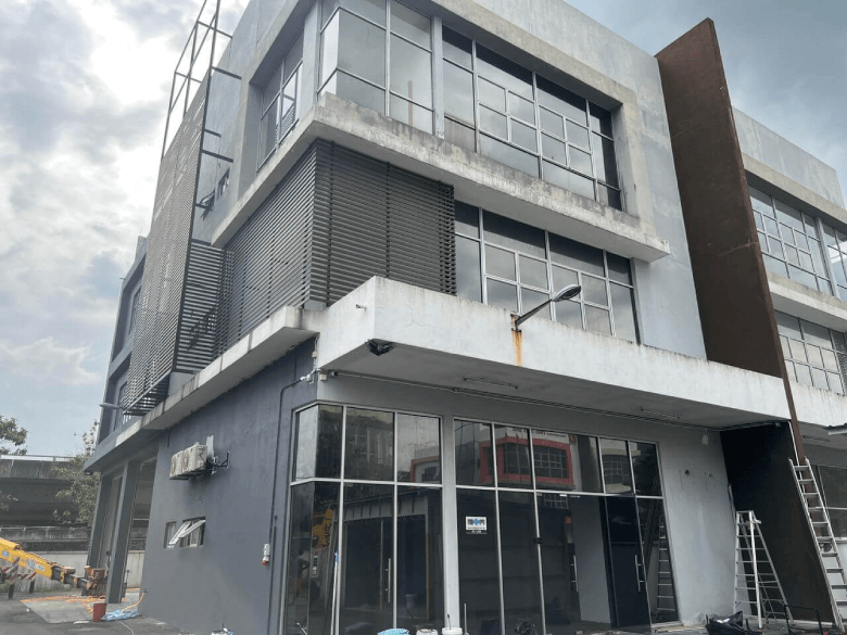 THE BEST QUALITY TINTED BUILDING LABU