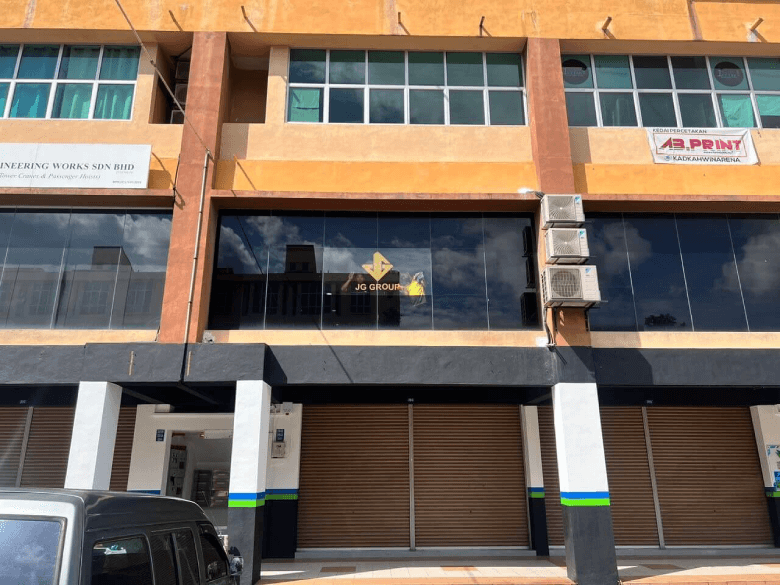 THE BEST QUALITY TINTED GLASS PEDAS