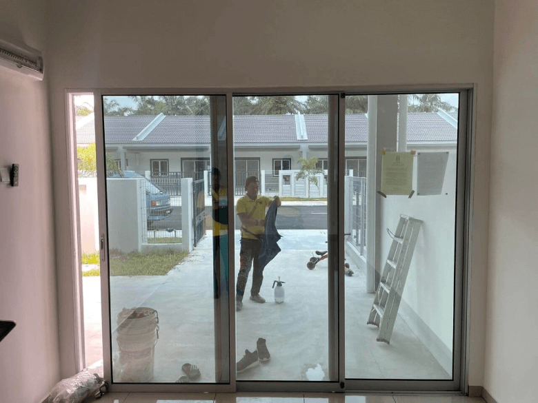 THE BEST QUALITY HOUSE TINTED REMBAU