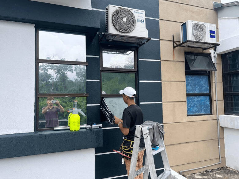 THE BEST QUALITY TINTED HOUSE BANDAR BARU NILAI
