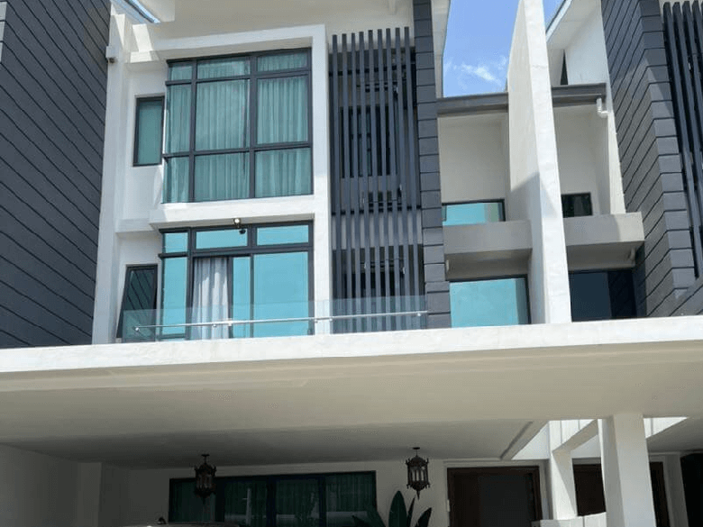 THE BEST QUALITY TINTED HOUSE BERANANG